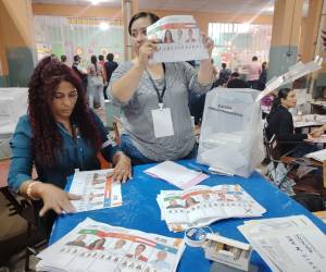 Pasadas las 6:00 de la tarde de este domingo, las urnas se cerraron y comenzó la ardua labor de escrutinio público, voto por voto en las Juntas Receptoras de Votos (JRV).