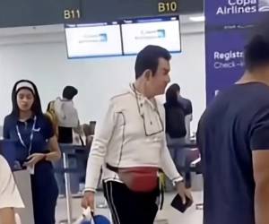 A su salida se generó especulaciones que el cambio de ruta usando como conexión Panamá, se debería por restricciones en el visado de la diputada, sin embargo, la versión aún no ha sido confirmada o desmentida.