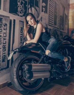 Lani Pastor, la modelo y máster en finanzas que quiere convertirse en diputada (Fotos)