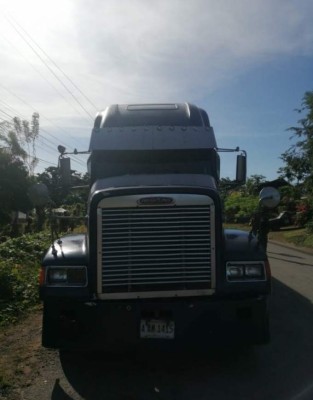 Unos 52 paquetes de droga hallaron escondidos en camión cisterna (FOTOS)