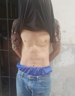 Golpeados y atados de pies y manos fueron entregados tres presuntos ladrones a la Policía (Fotos)