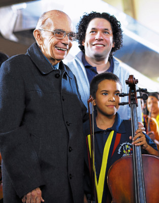 El maestro venezolano creador de orquestas