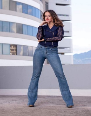 Lani Pastor, la modelo y máster en finanzas que quiere convertirse en diputada (Fotos)