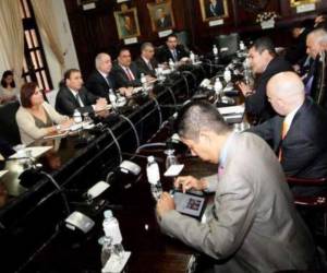 Representantes de la empresa privada participaron esta tarde en la socialización del diálogo propuesto por el presidente Juan Orlando Hernández y la Comisión Nacional de Defensa y Seguridad. (Fotos: cortesía Casa Presidencial)