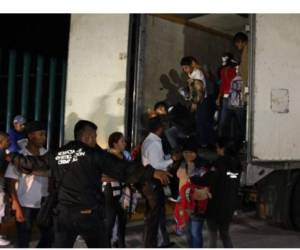 Los centroamericanos fueron trasladados a las oficinas de la estación migratoria en Tuxtla Gutiérrez, donde quedaron a disposición del Instituto Nacional de Migración (INM) de México.