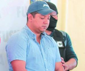 Agentes de la DNIC capturaron al joven Guillermo Alejandro Mejía Landa por haberse apropiado de 5 millones de lempiras en forma ilegal.