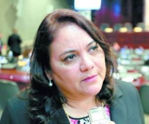 La presidenta de la Comisión de Finanzas, Gabriela Núñez, dijo que ya se corre el tercer mes del año y no se ha recibido ningún informe.