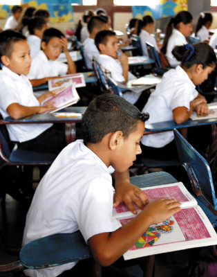 Honduras: Obreros y maestros a protesta