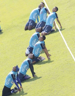 Jorge Luis Pinto alista variantes ante El Salvador