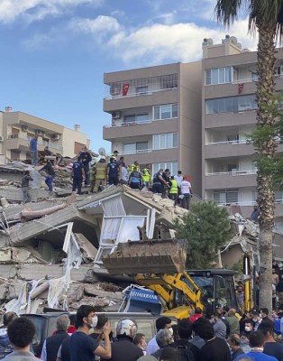 Las imágenes del caos y devastación que dejó el terremoto en Turquía