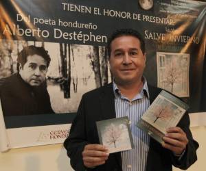 Alberto Destéphen estuvo acompañado de su familia y amigos en la presentación de “Salve invierno”.