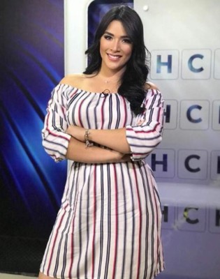 Los 10 looks más elegantes de Carolina Lanza, el bello rostro de la televisión hondureña