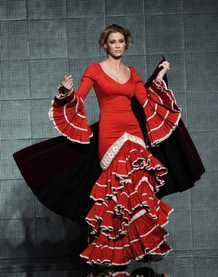 Sedas, crepés y encajes al ritmo de flamenco