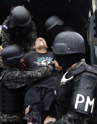 El espectacular operativo para trasladar los reos de la cárcel de San Pedro Sula a El Pozo