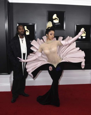 FOTOS: Los originales vestidos que lució Cardi B en los premios Grammy 2019