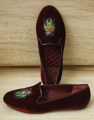 Presuma la doble 'T” en sus pies