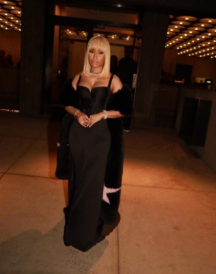 Nicki Minaj nuevamente publica fotos en sexy traje de baño y las redes enloquecen