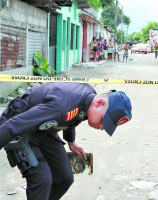 Lo matan al salir de su casa