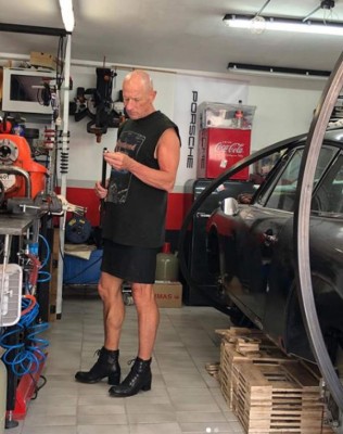 Mark Bryan, el hombre que rompe estereotipos con faldas y tacones (FOTOS)