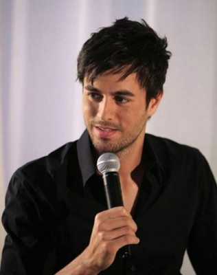 Enrique Iglesias protagoniza bochornoso playback en Cannes