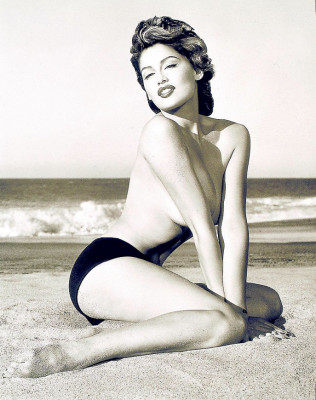 Las más famosas y sensuales chicas del calendario Pirelli