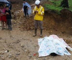 El cuerpo sin vida de Cleotilde Vásquez fue arrastrado hasta un bordo del sector de Monte Redondo, en Omoa, Cortés.