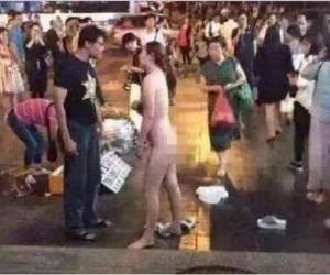 La mujer tuvo una fuerte pelea con el hombre.