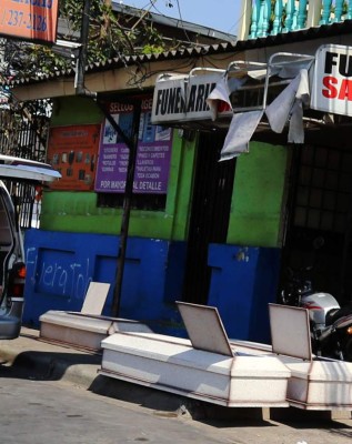 Al menos 5,500 muertes por covid-19 reportan las funerarias