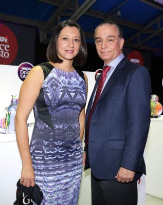 Disfrutan una noche con sabor a moda, arte y café