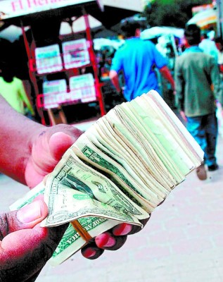 Devaluación del lempira suma 33 centavos a mayo