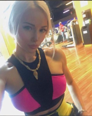 Se cansó de ser una Barbie humana y ahora luce así