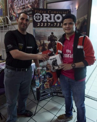 Encuentro de superhéroes, personajes de animé y videojuegos