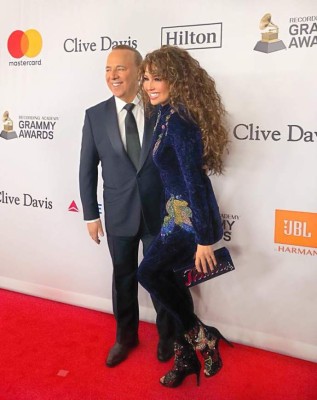 Critican look de Thalía y la comparan con La Tigresa de Oriente
