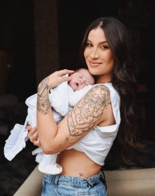 'Influencers' aseguran que no le asignarán género a su bebé para que lo elija al crecer