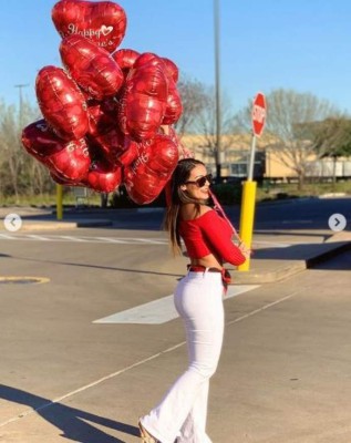 FOTOS: El sensual estilo de Elsa Oseguera, periodista hondureña que triunfa en YouTube