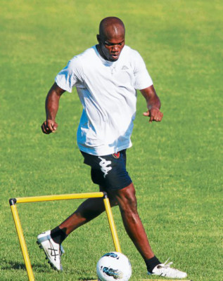 David Suazo podría firmar este lunes con el Videoton