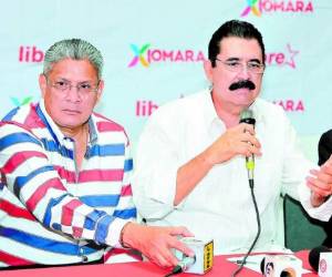 Esdras Amado López junto a Manuel Zelaya durante la campaña política.