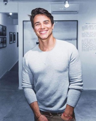 Gabriel Prado, el guapo doctor brasileño que enamora a sus fans con su atractivo