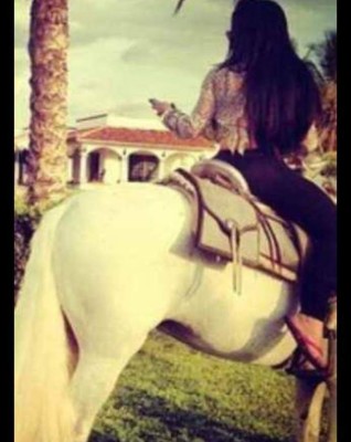 Hija de capo mexicano publica sensuales fotos en Facebook