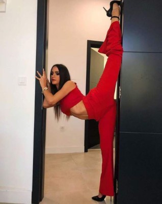 Sara Damnjanovic, la presentadora del clima serbia medallista en taekwondo