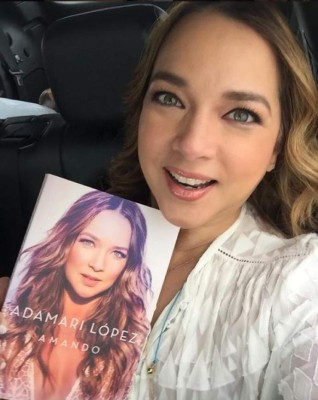 Adamari López sufre vergonzosa caída en programa en vivo