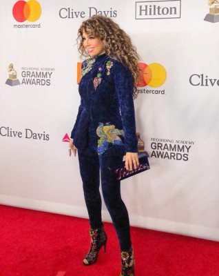 Critican look de Thalía y la comparan con La Tigresa de Oriente