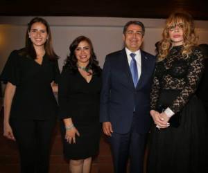 María Andrea Matamoros, Belinda Ortiz, Juan Orlando Hernández y Suyapa de Montenegro. Foto Jimmy Argueta