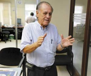 La vida del fútbol es la liga interna de cada país, agregó el mundialista con Honduras en España 82 y 'alargar la competencia es perjudicial'.