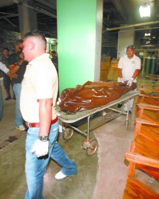 Personas desconocidas matan a dos jóvenes