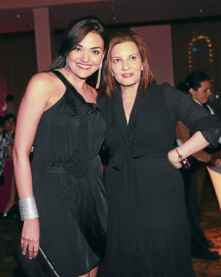 Brindan por el éxito de la revista Eva