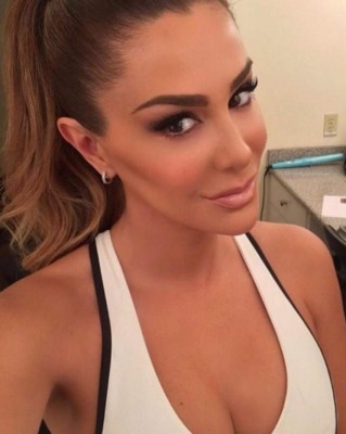 Ninel Conde alborota a sus fans con sensual y diminuto traje de baño