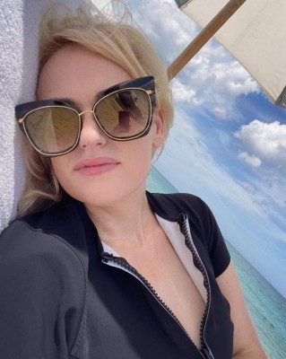 Rebel Wilson presume su transformación con 66 libras menos ¡Mira cómo luce!