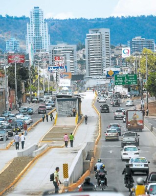 Unos 20 puntos conflictivos impiden fluidez vial en carriles