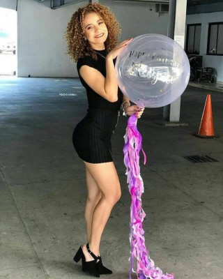 FOTOS: Así es la presentadora hondureña que flechó al portero de Marathón, Denovan Torres